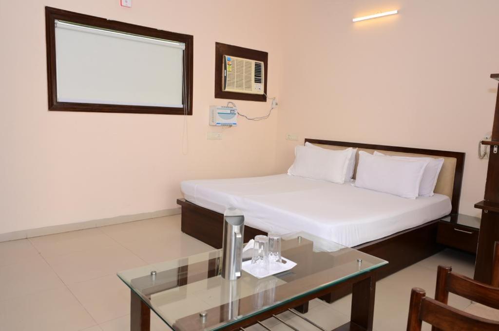 Maharani Regency Hotel Panchkula Exterior photo